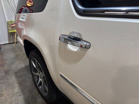 Used 2010 Cadillac Escalade ESV Premium AWD/4WD image 34