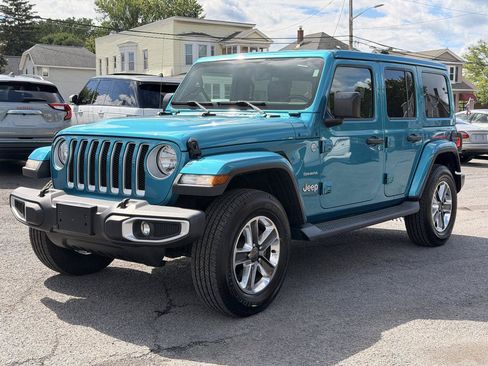 Used 2019 Jeep Wrangler Unlimited Sahara w/ Uconnect 4C Nav & Sound Group AWD/4WD image 3