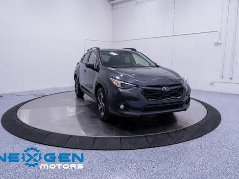 Used 2024 Subaru Crosstrek 2.0i Premium image 3