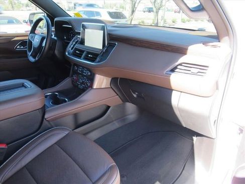 Used 2024 Chevrolet Suburban High Country w/ Advanced Technology Package image 10