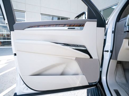 Used 2025 Cadillac Escalade Sport Platinum w/ LPO, Floor Liner Package AWD/4WD image 26