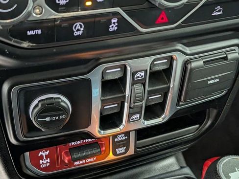 Used 2021 Jeep Wrangler Unlimited Rubicon image 25