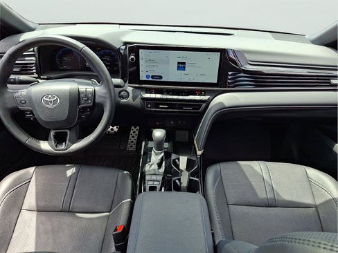Used 2025 Toyota Camry XSE AWD/4WD image 9