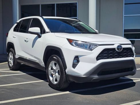 Used 2019 Toyota RAV4 XLE AWD/4WD image 7