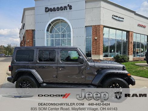 Certified 2025 Jeep Wrangler Unlimited Sahara AWD/4WD image 1