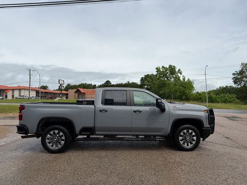 Used 2025 Chevrolet Silverado 2500 Custom w/ Custom Value Package AWD/4WD image 9