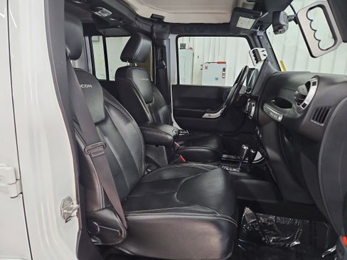 Used 2015 Jeep Wrangler Unlimited Rubicon image 10