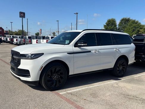 Used 2025 Lincoln Navigator Reserve w/ Jet Appearance Package AWD/4WD image 2