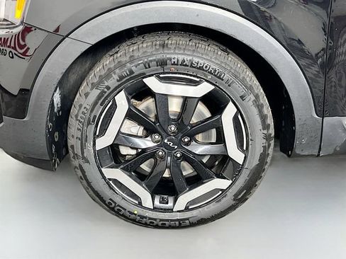 Used 2023 Kia Telluride EX w/ EX Captain's Chair Package image 8