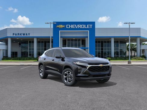 New 2026 Chevrolet Trax LT FWD image 1