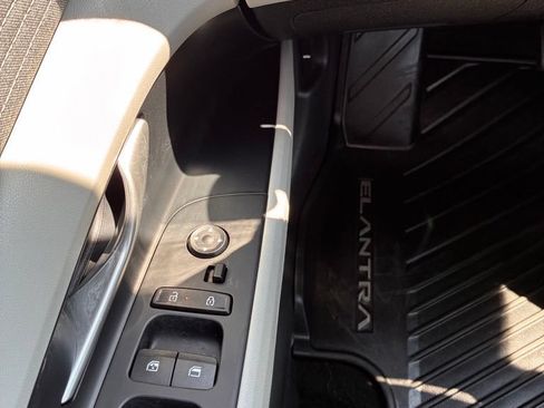 Used 2024 Hyundai Elantra Limited FWD image 27