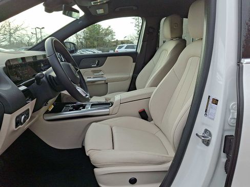 Used 2025 Mercedes-Benz GLA 250 4MATIC image 10