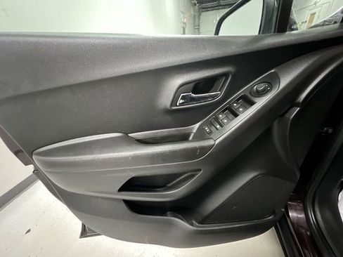 Used 2022 Chevrolet Trax LT AWD/4WD image 19