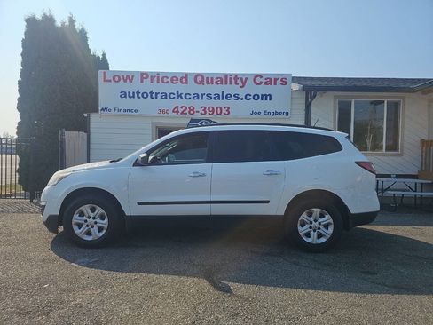 Used 2017 Chevrolet Traverse LS image 1