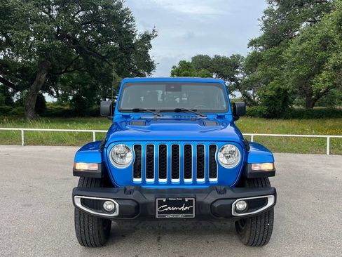 Used 2020 Jeep Gladiator Overland AWD/4WD image 2
