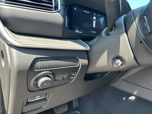 Used 2024 Jeep Wagoneer Series II AWD/4WD image 19