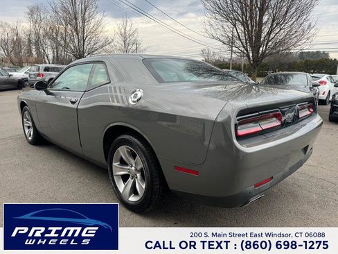Used 2017 Dodge Challenger SXT w/ Driver Convenience Group image 5