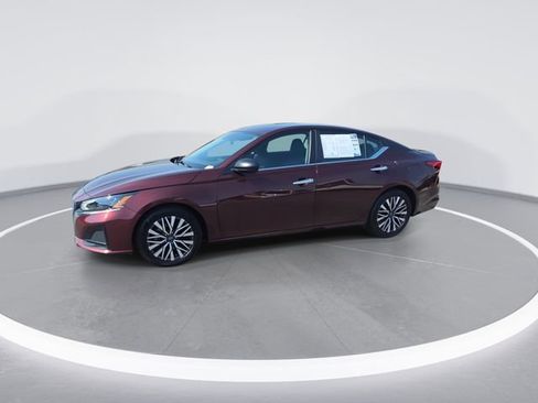 Used 2025 Nissan Altima 2.5 SV FWD image 4