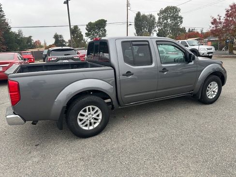 Used 2019 Nissan Frontier SV image 11