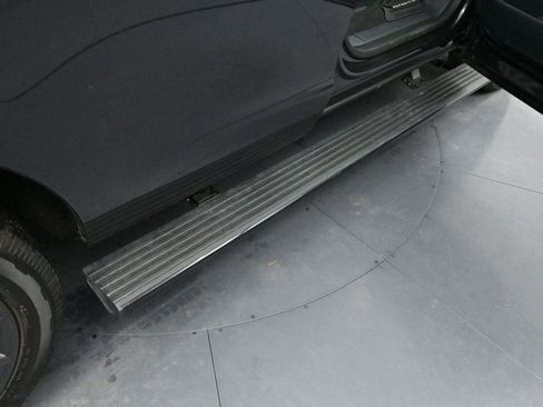 Used 2025 Ford Expedition Platinum w/ Stealth Performance Package image 9