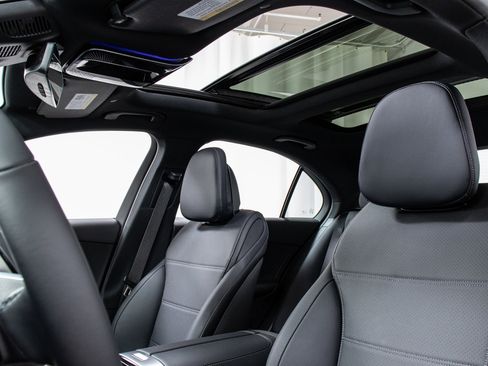 Used 2025 Mercedes-Benz C 300 4MATIC Sedan image 15