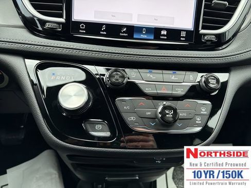 New 2026 Chrysler Pacifica Select FWD image 23