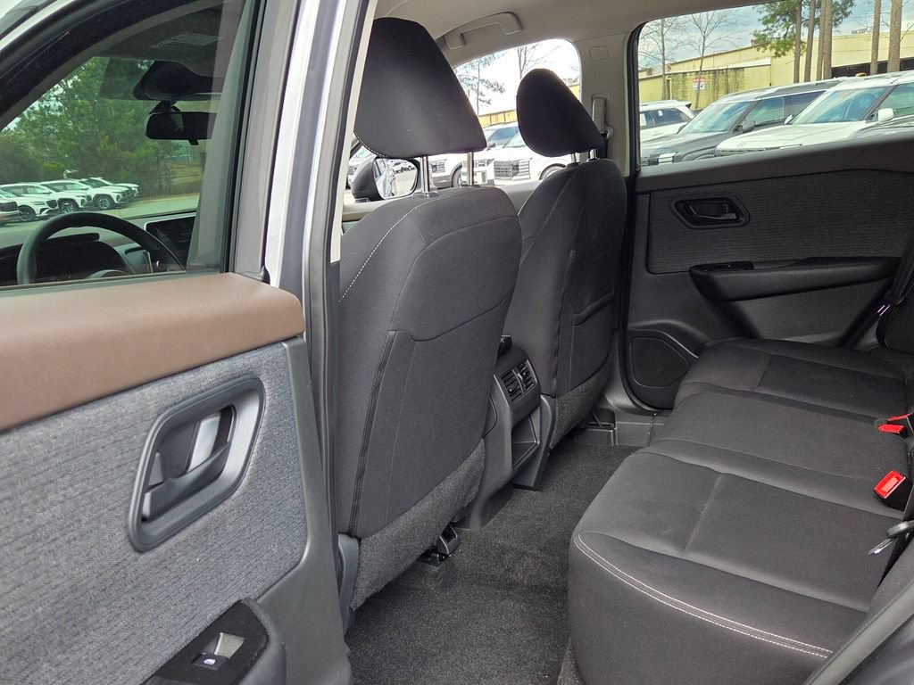 Used 2023 Nissan Rogue S AWD/4WD image 7