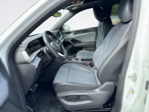 New 2026 Volkswagen Tiguan SE R-Line FWD image 13