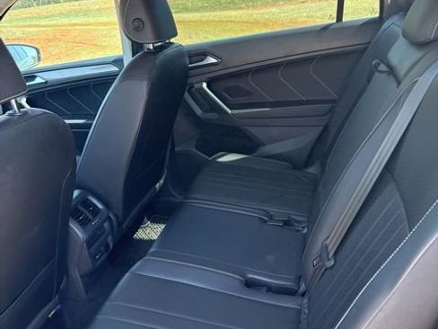 Used 2022 Volkswagen Tiguan SE image 6