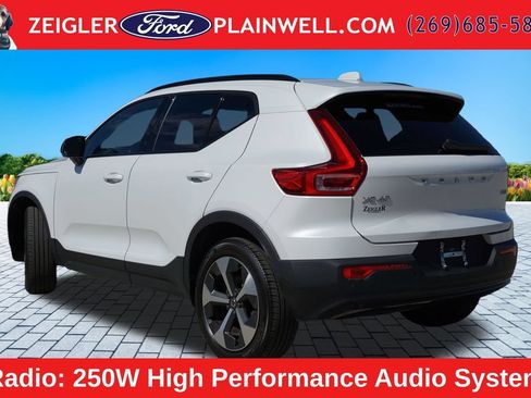 Used 2024 Volvo XC40 B5 Core AWD/4WD image 3