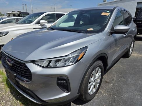 Used 2023 Ford Escape Active w/ Tech Pack #2 AWD/4WD image 2