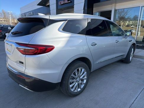 Used 2020 Buick Enclave Premium w/ Sun and Sites Package image 3