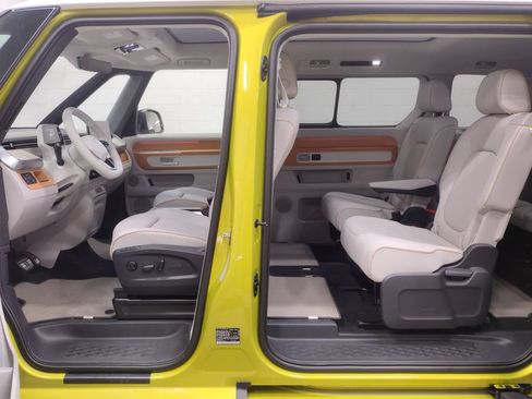 New 2025 Volkswagen ID. Buzz 1st Edition AWD/4WD image 31