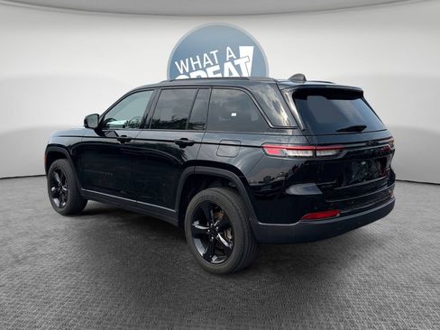 Used 2023 Jeep Grand Cherokee Altitude AWD/4WD image 6