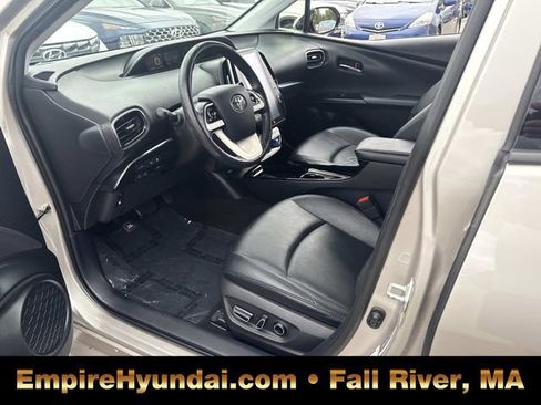 Used 2018 Toyota Prius Prime Advanced w/ Carpet Mat Package image 17