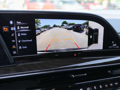 Used 2022 Cadillac Escalade ESV Sport Platinum w/ LPO, Floor Liner Package AWD/4WD image 16