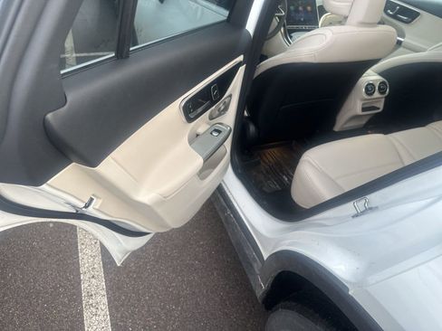 Used 2025 Mercedes-Benz GLC 300 4MATIC image 24