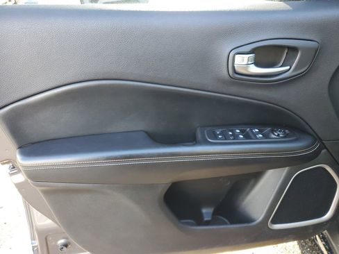 Used 2019 Jeep Compass Latitude w/ Cold Weather Group image 18