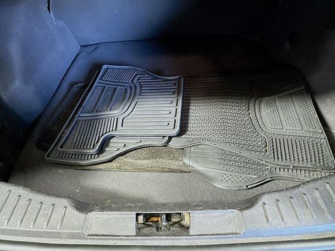 Used 2014 Ford Focus SE w/ SE Winter Package FWD image 23