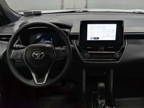 Used 2024 Toyota Corolla Cross XSE image 5