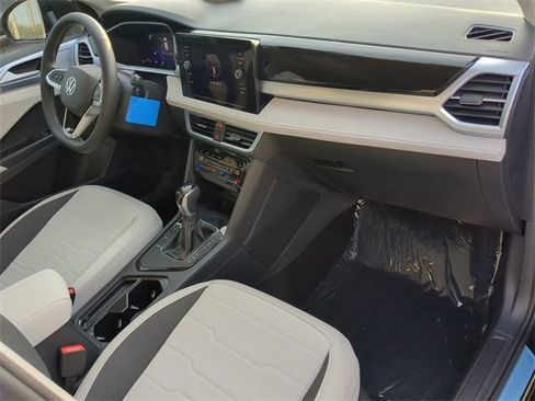 New 2025 Volkswagen Taos SE image 11