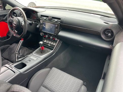 Used 2023 Toyota GR86 w/ ALL Weather Mat Package (TMS) RWD image 9