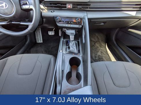 Used 2025 Hyundai Elantra Sport FWD image 21