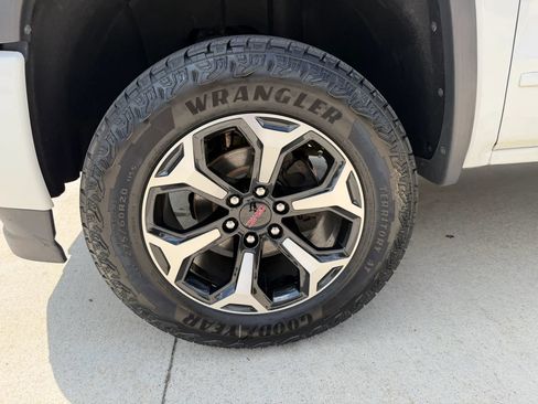 Used 2018 GMC Sierra 1500 SLT AWD/4WD image 72