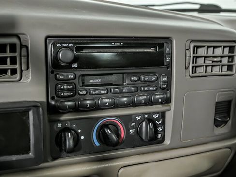 Used 2000 Ford F350 Lariat image 25