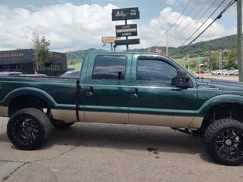 Used 2011 Ford F250 Lariat w/ Lariat Ultimate Pkg AWD/4WD image 2