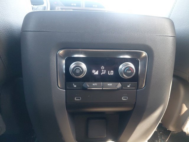 Used 2024 GMC Yukon Denali AWD/4WD image 24
