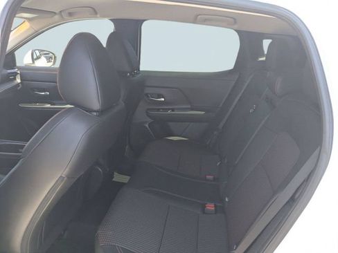 Used 2025 Nissan Kicks SR FWD image 13