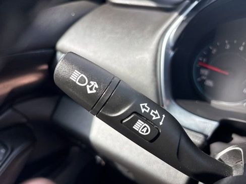 Used 2023 Chevrolet Traverse RS image 40