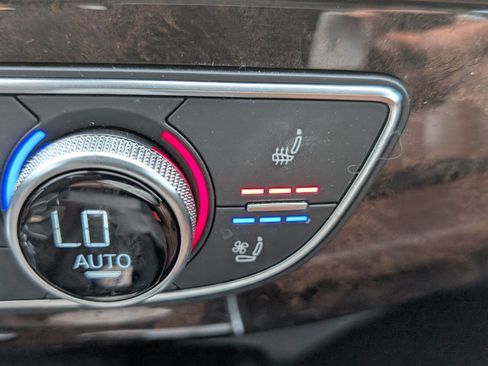 Used 2019 Audi Q7 3.0T Prestige w/ Prestige Package AWD/4WD image 12